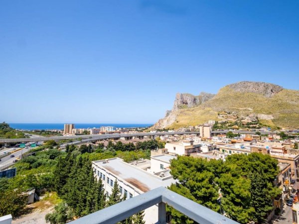 appartamento in vendita a Palermo in zona Sferracavallo