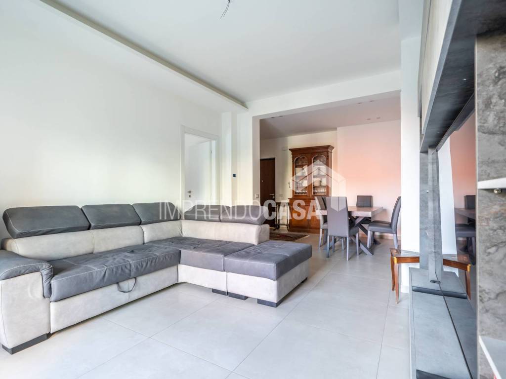 appartamento in vendita a Palermo in zona Malaspina/Palagonia