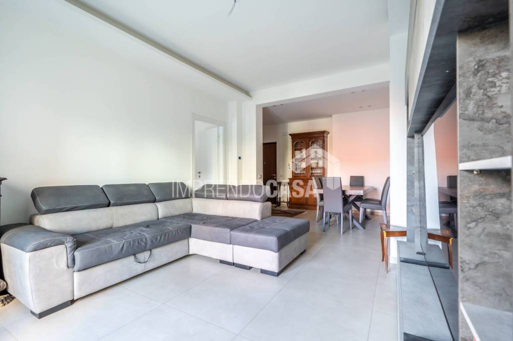appartamento in vendita a Palermo in zona Malaspina/Palagonia