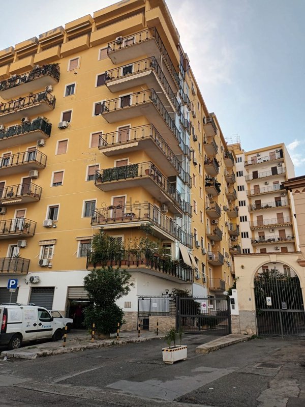 appartamento in vendita a Palermo in zona Montegrappa / Santa Rosalia