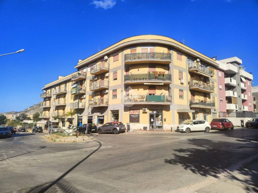 appartamento in vendita a Palermo in zona Tommaso Natale