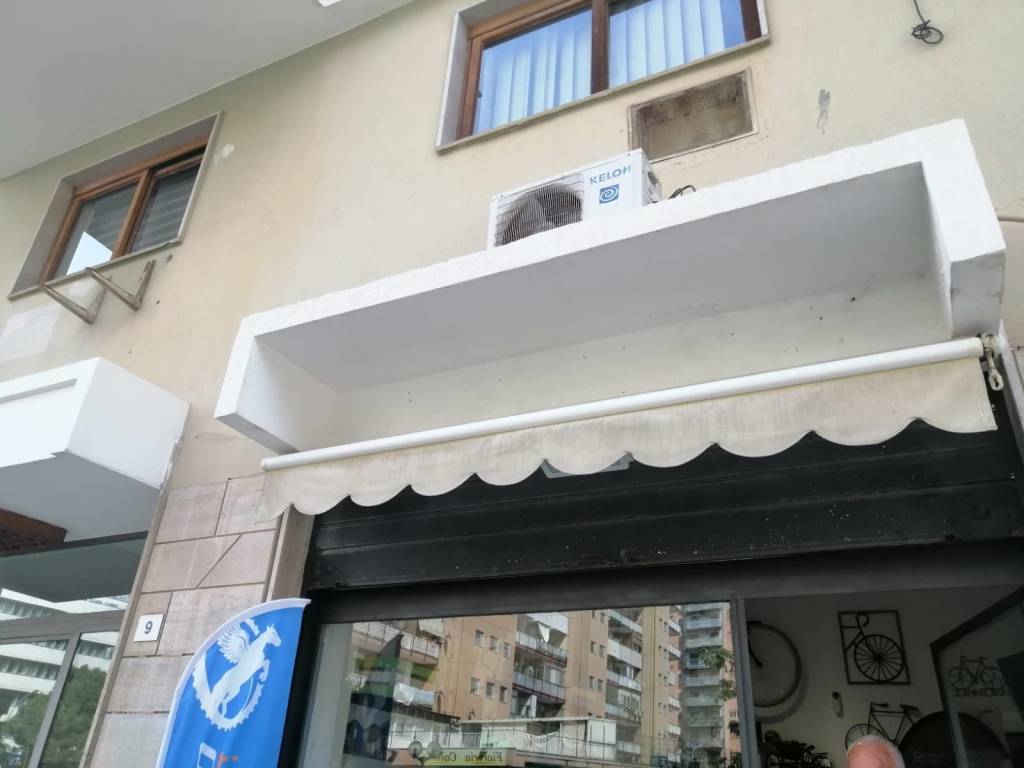 negozio in vendita a Palermo in zona Politeama