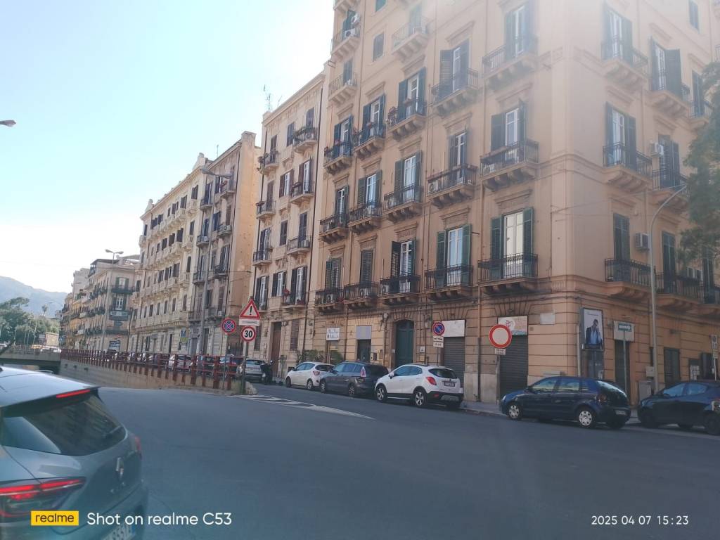 appartamento in vendita a Palermo in zona Zisa