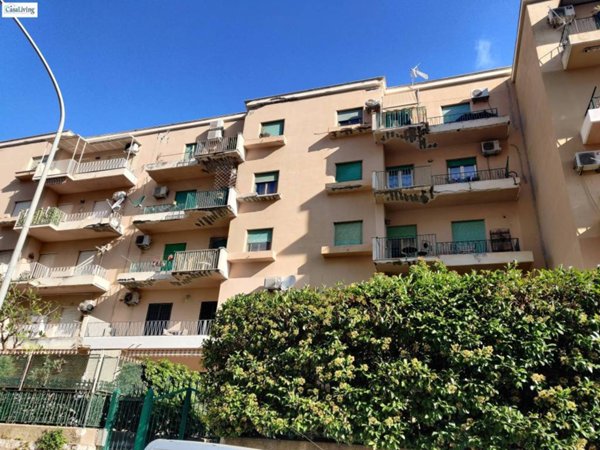 appartamento in vendita a Palermo in zona Zisa