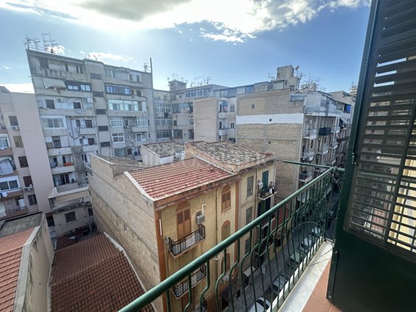 appartamento in vendita a Palermo in zona Malaspina/Palagonia