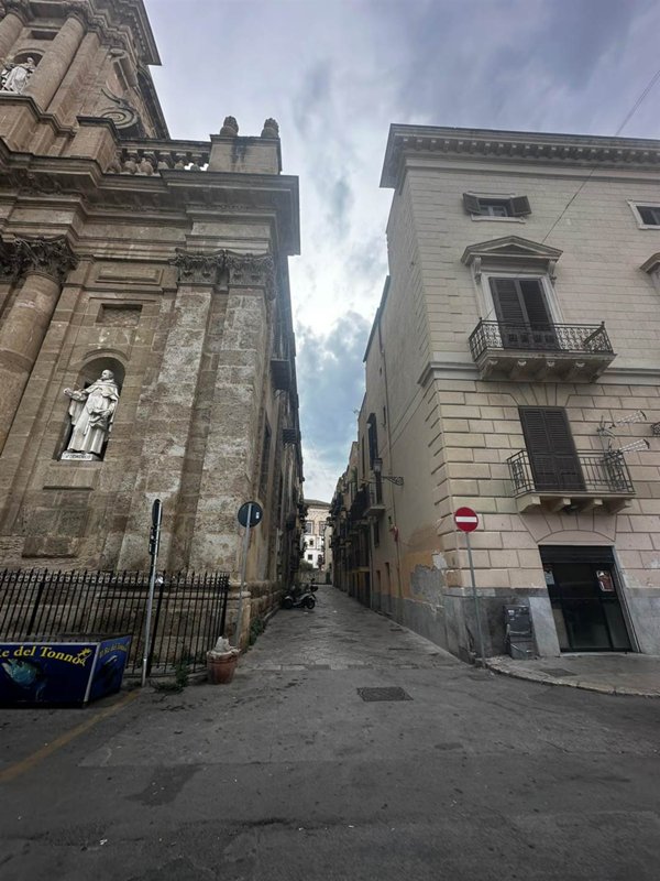 casa indipendente in vendita a Palermo in zona Centro storico