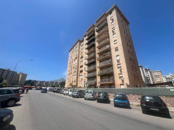 appartamento in vendita a Palermo in zona Zisa