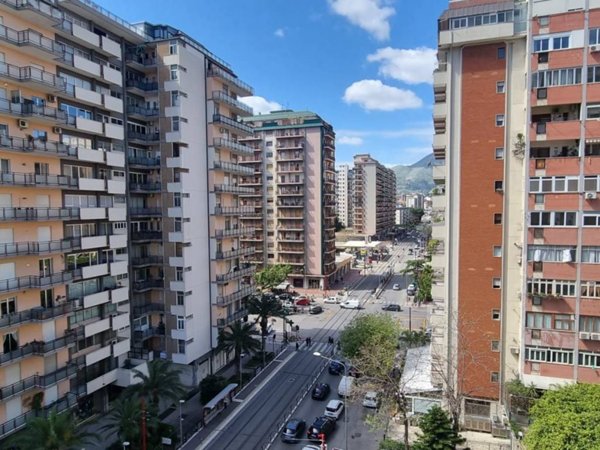 appartamento in vendita a Palermo in zona Malaspina/Palagonia