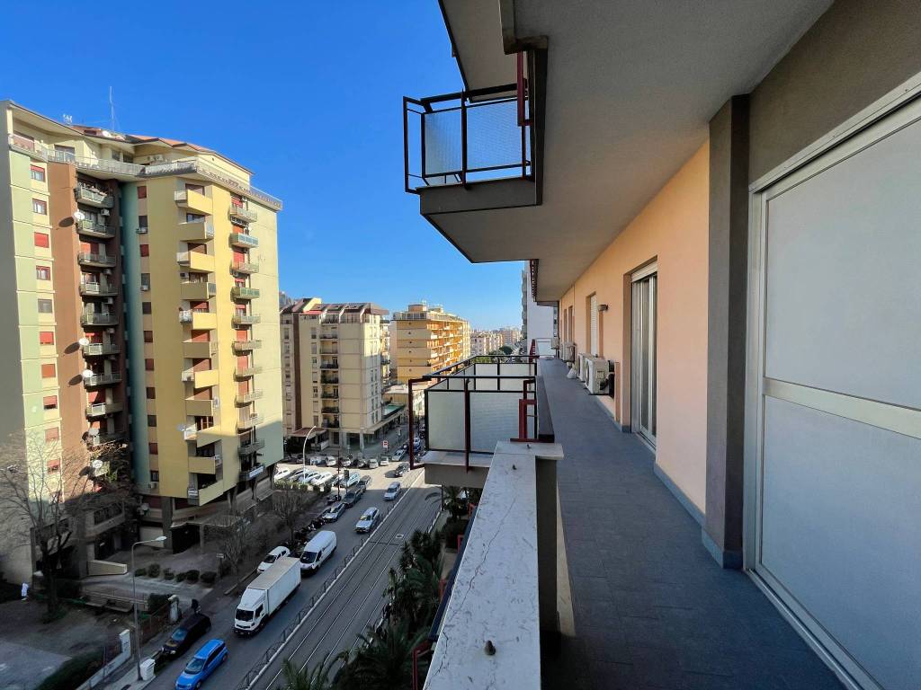 appartamento in vendita a Palermo in zona Malaspina/Palagonia