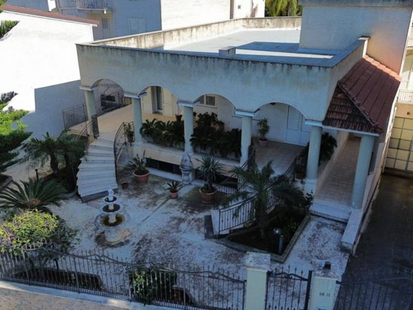 casa indipendente in vendita a Palermo in zona Villagrazia/Falsomiele