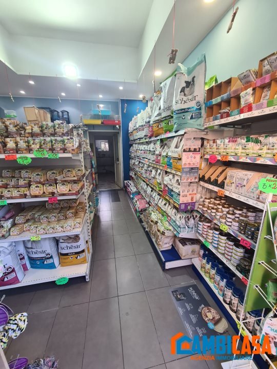 locale commerciale in vendita a Palermo in zona Oreto