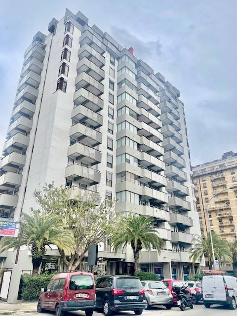 appartamento in vendita a Palermo in zona Malaspina/Palagonia
