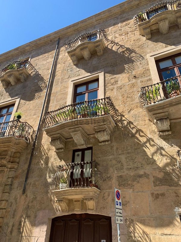 casa semindipendente in vendita a Palermo in zona Centro storico