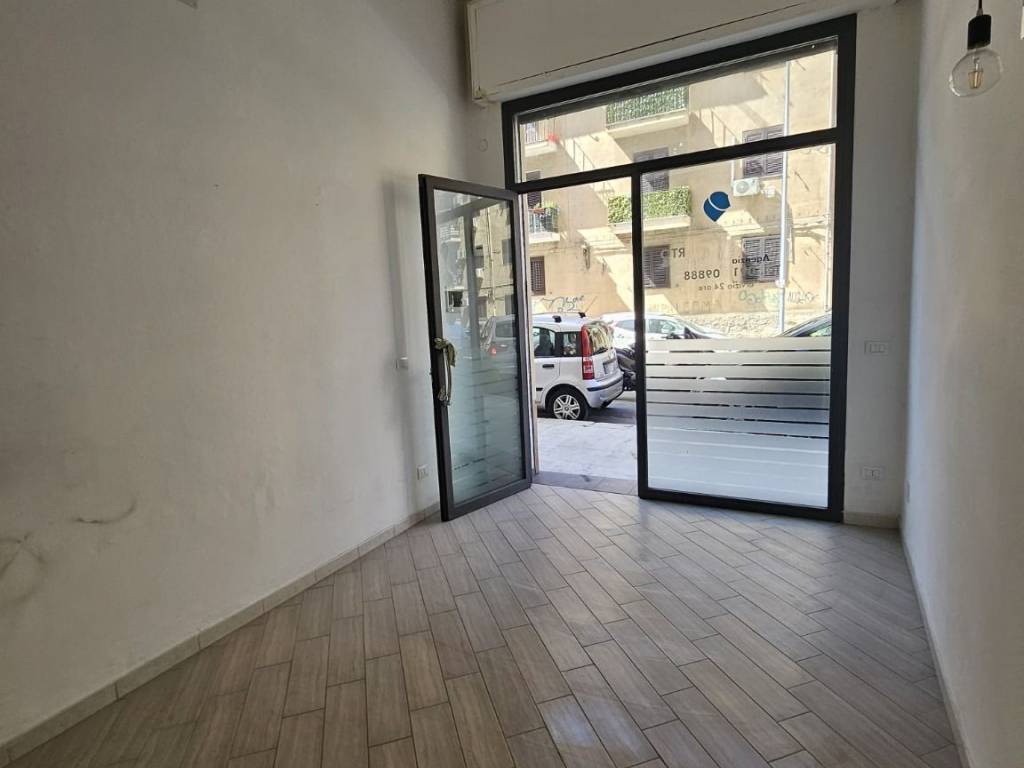 locale commerciale in vendita a Palermo in zona Zisa
