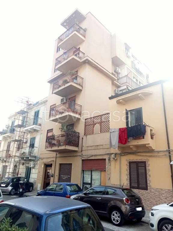 appartamento in vendita a Palermo in zona Malaspina/Palagonia
