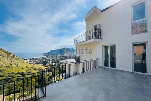 casa indipendente in vendita a Palermo in zona Mondello