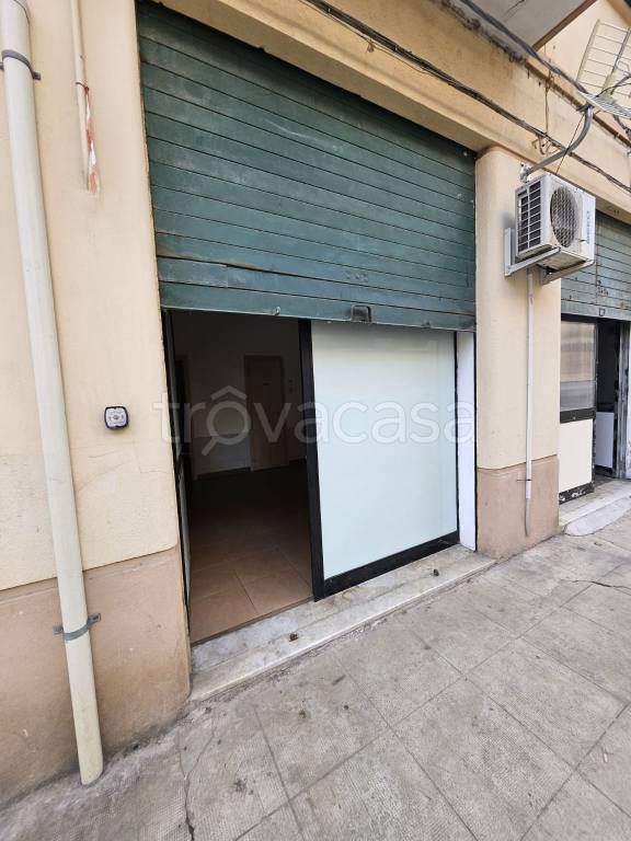 locale commerciale in vendita a Palermo in zona Zisa