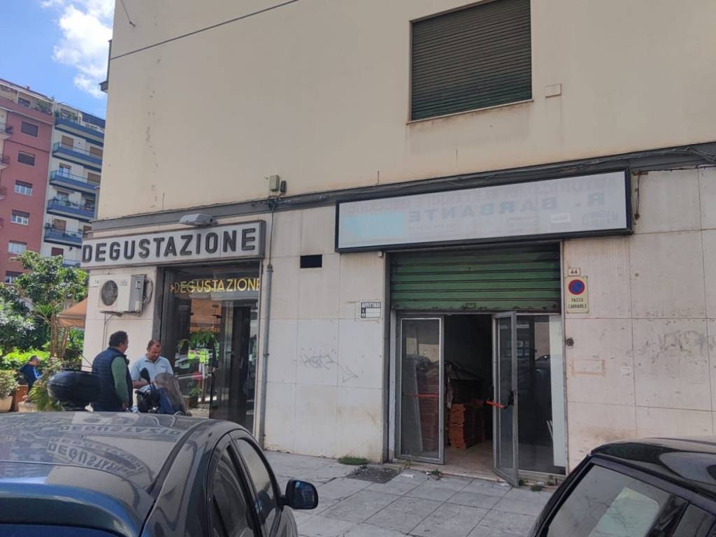 locale commerciale in vendita a Palermo in zona Politeama