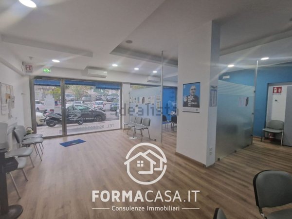 locale commerciale in vendita a Palermo in zona Resuttana