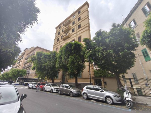 ufficio in vendita a Palermo in zona Politeama