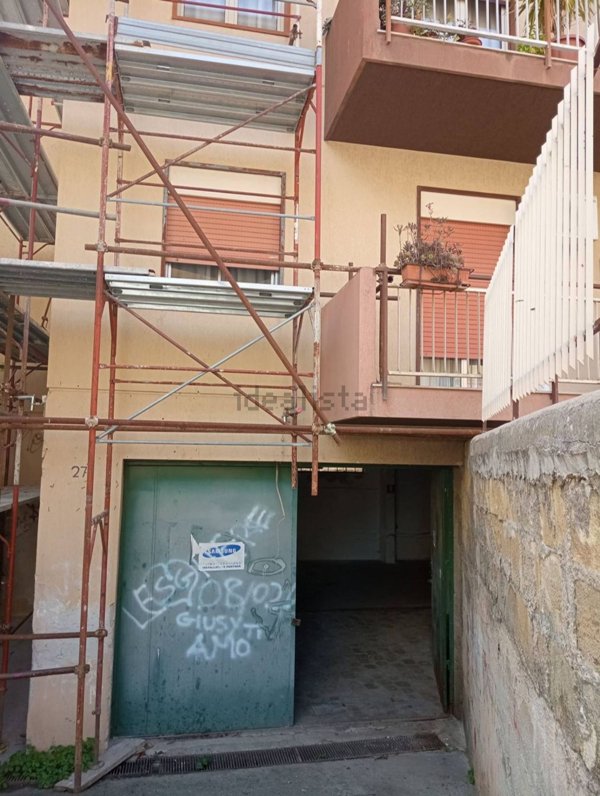 locale commerciale in vendita a Palermo in zona Cruillas