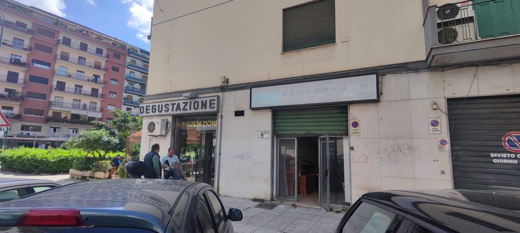 locale commerciale in vendita a Palermo in zona Libertà