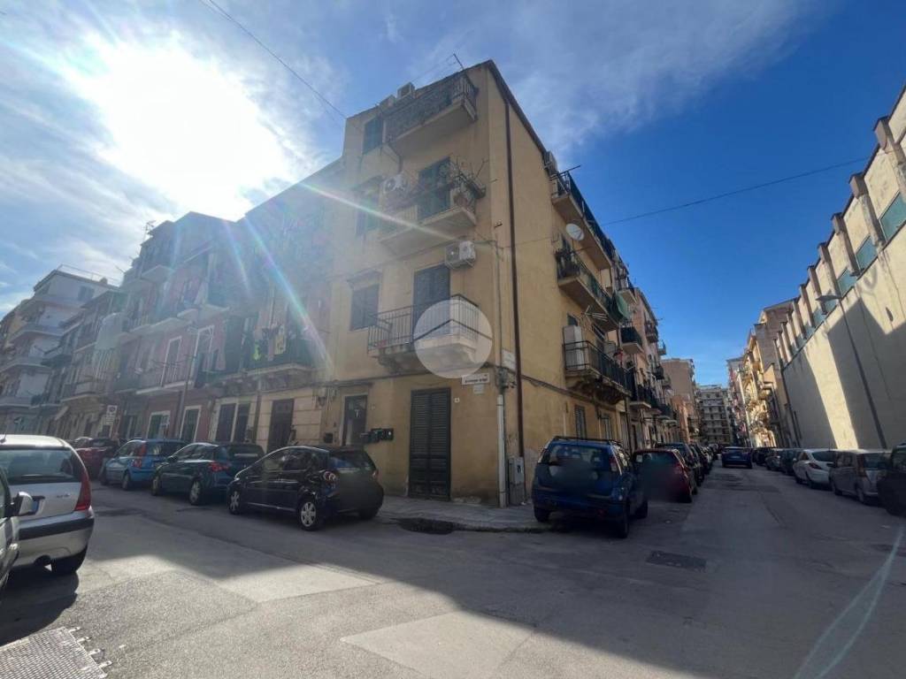 appartamento in vendita a Palermo in zona Malaspina/Palagonia