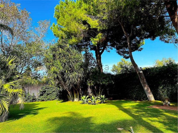 casa indipendente in vendita a Palermo in zona Mondello