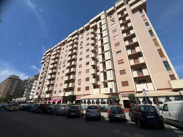 appartamento in vendita a Palermo in zona Malaspina/Palagonia