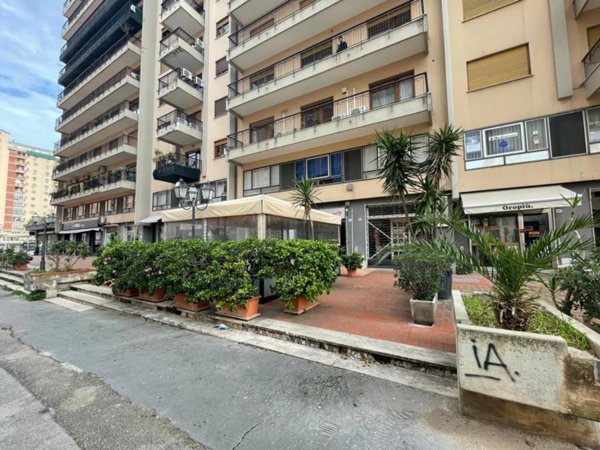 negozio in vendita a Palermo in zona Malaspina/Palagonia