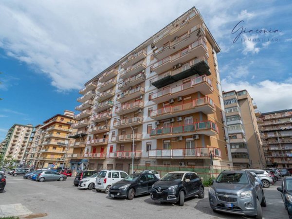 appartamento in vendita a Palermo in zona Montegrappa / Santa Rosalia
