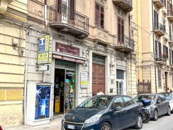 negozio in vendita a Palermo in zona Zisa