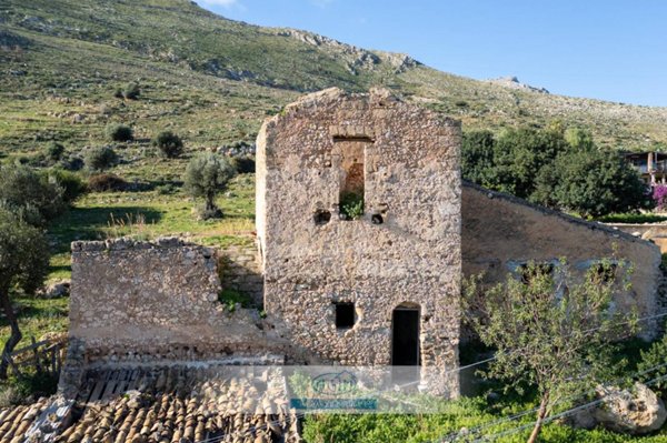 rudere in vendita a Palermo in zona Sferracavallo