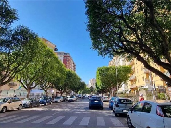 negozio in vendita a Palermo in zona Montepellegrino