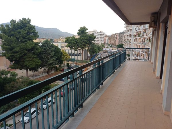 appartamento in vendita a Palermo in zona Malaspina/Palagonia