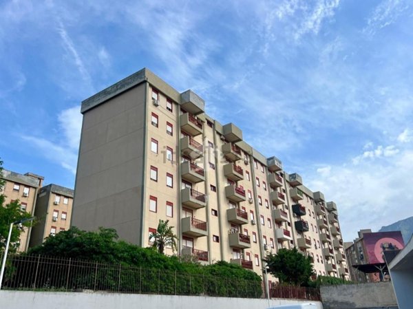 appartamento in vendita a Palermo in zona Acqua dei Corsari