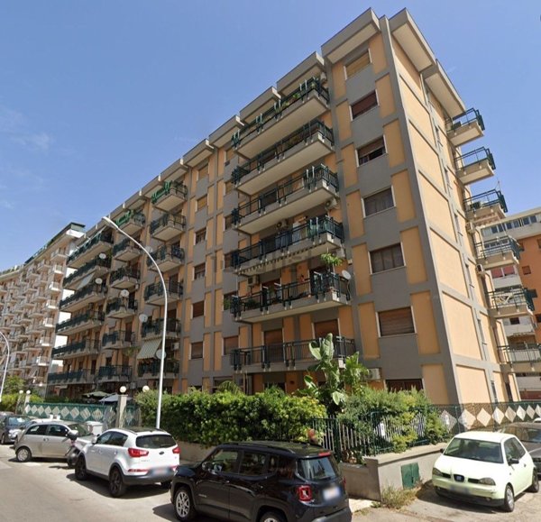 appartamento in vendita a Palermo in zona Malaspina/Palagonia