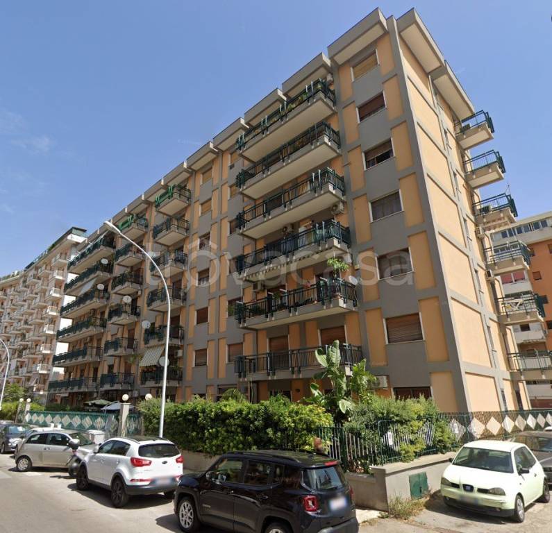 appartamento in vendita a Palermo in zona Malaspina/Palagonia