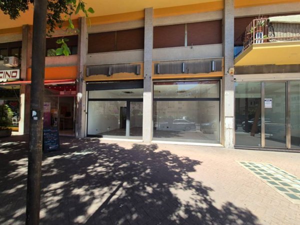 negozio in vendita a Palermo in zona Malaspina/Palagonia