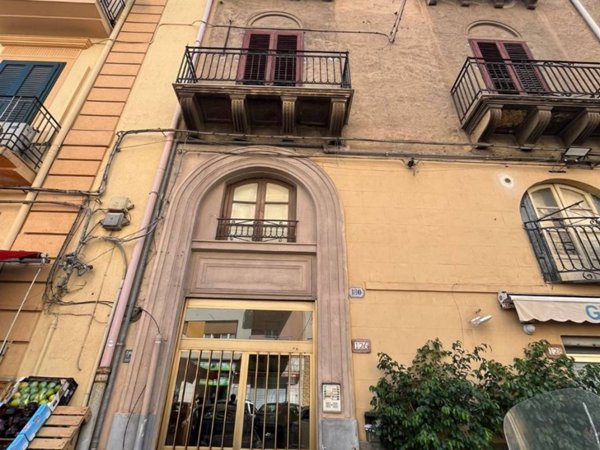 appartamento in vendita a Palermo in zona Zisa