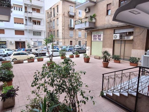 ufficio in vendita a Palermo in zona Zisa