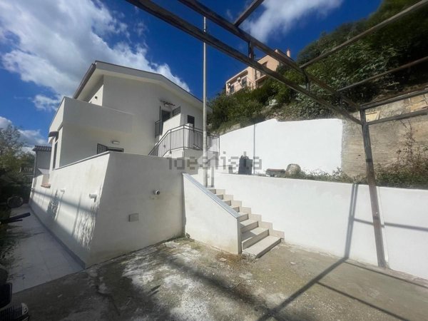 casa indipendente in vendita a Palermo in zona Mezzomonreale
