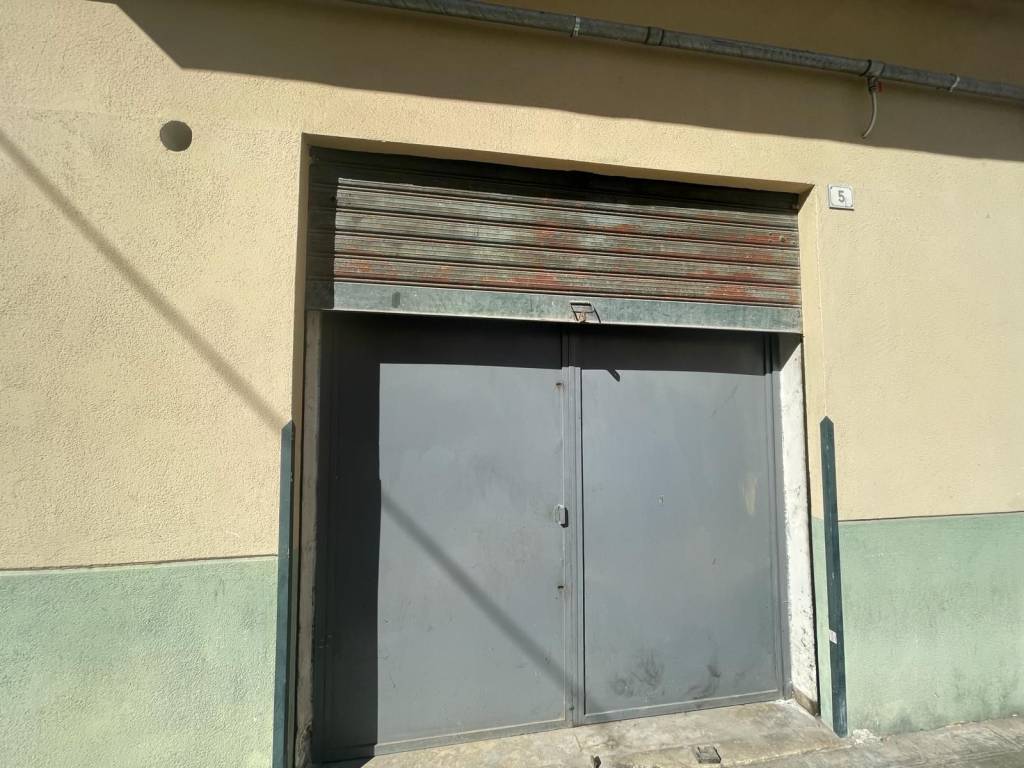 locale di sgombero in vendita a Palermo in zona Zisa