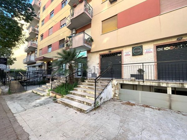 locale commerciale in vendita a Palermo in zona Resuttana