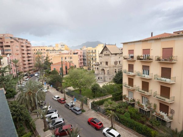 appartamento in vendita a Palermo in zona Zisa