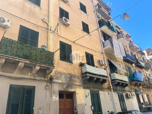 appartamento in vendita a Palermo in zona Zisa