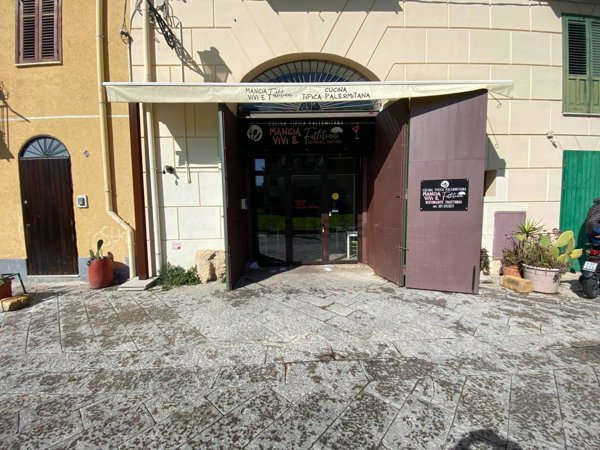 locale commerciale in vendita a Palermo in zona Centro storico