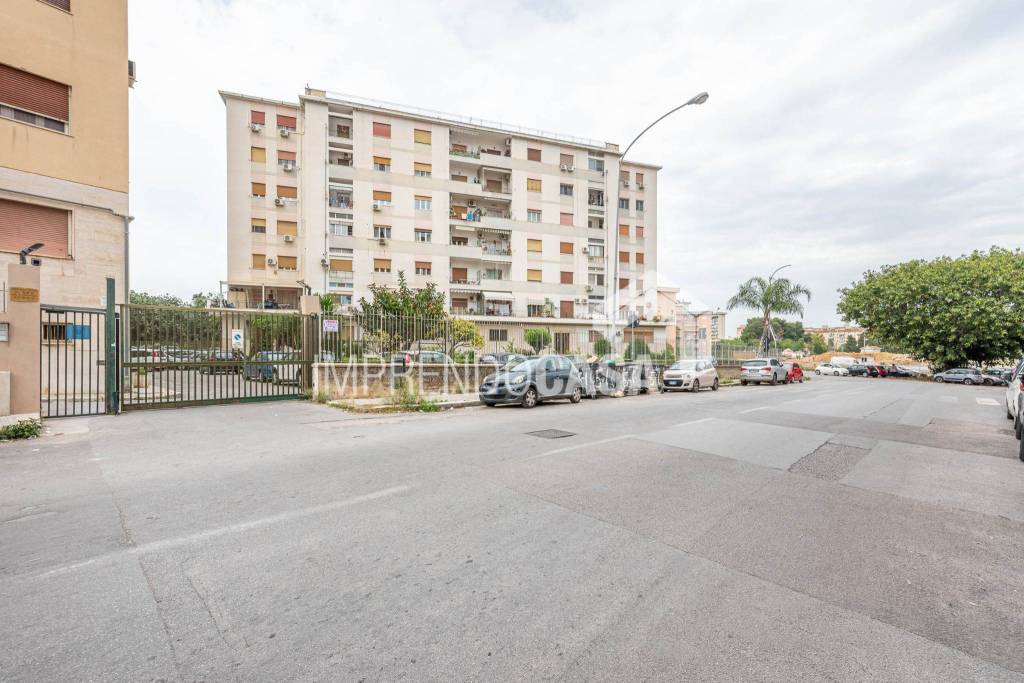 appartamento in vendita a Palermo in zona Zisa