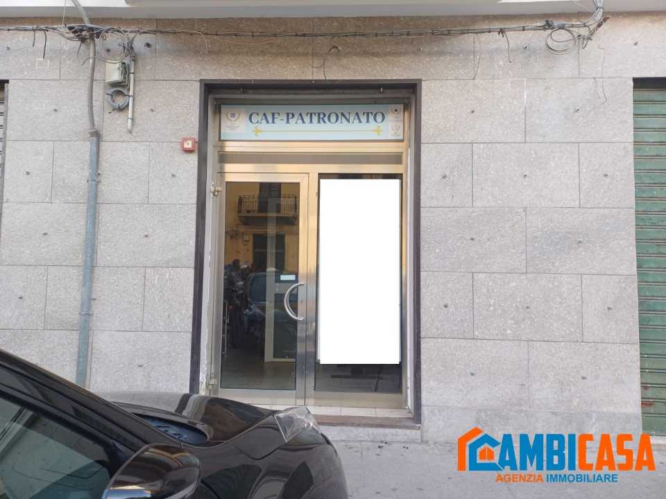 locale commerciale in vendita a Palermo in zona Zisa