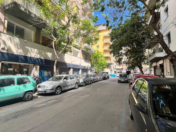 negozio in vendita a Palermo in zona Politeama
